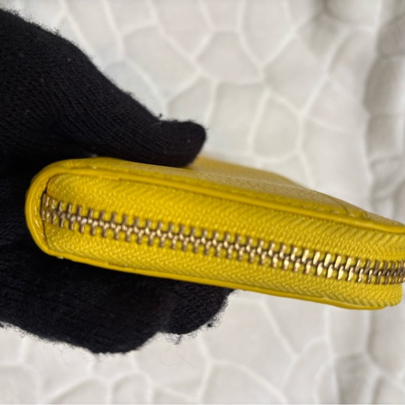 Marc Jacobs Mustard Leather Zip Wallet - Picture 3 of 8